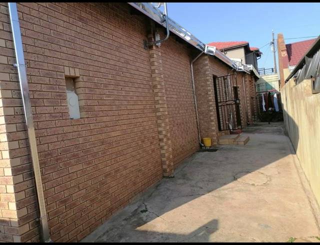 3 BEDROOM HOUSE FOR SALE IN MEADOWLANDS